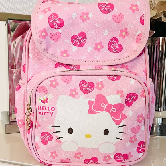 Hello Kitty - Picture 2 of 13